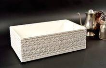 Load image into Gallery viewer, The White Classic Washbasin with Thin Edges - robertotiranti.shop

