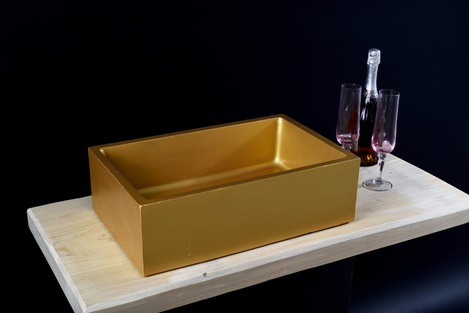 Gold Washbasin , Rectangular Gold Color Sink