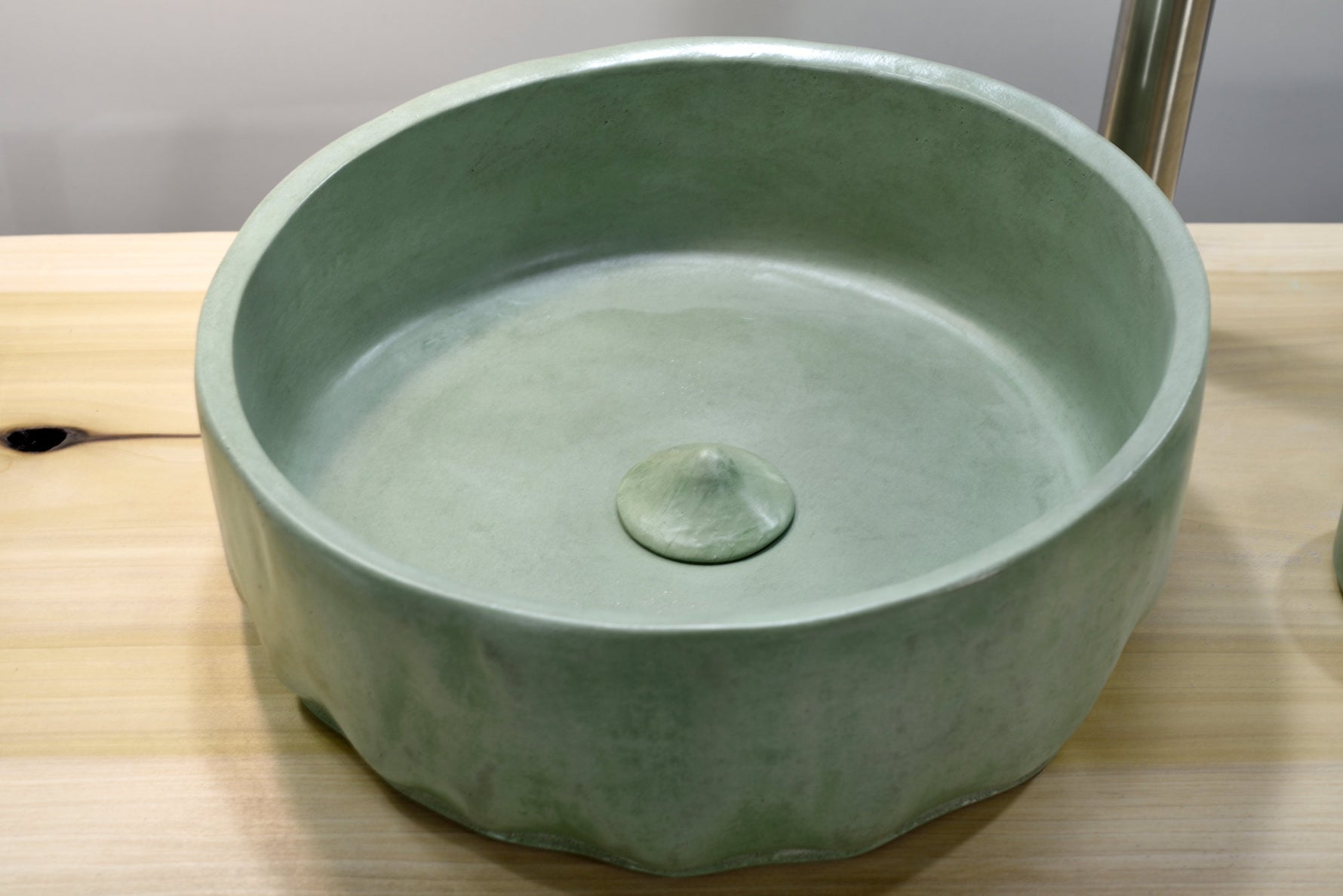 Flut -  Green Round Concrete Vessel - robertotiranti.shop