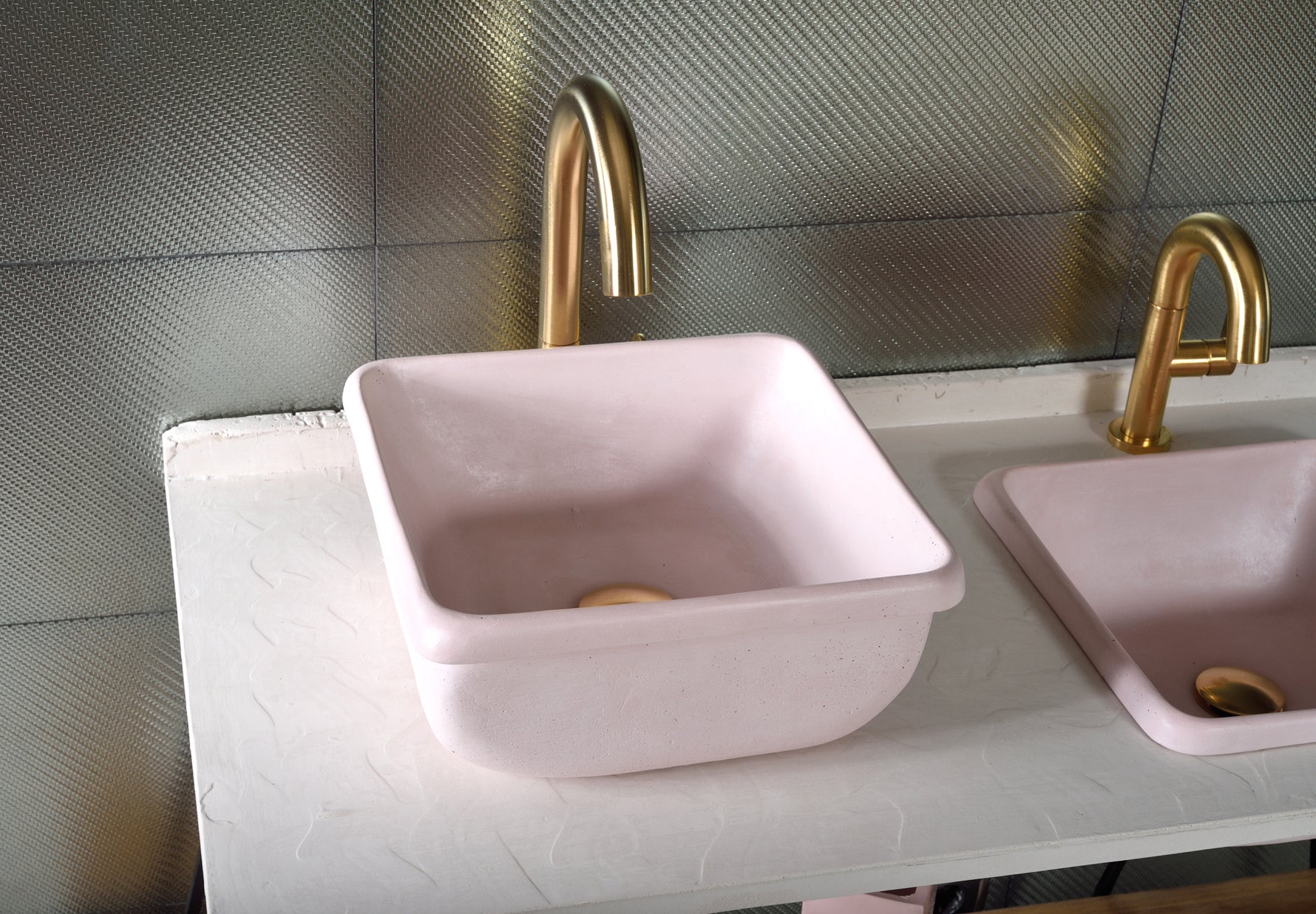 Kalo -Pale Petal Pink Bathroom Sink - robertotiranti.shop