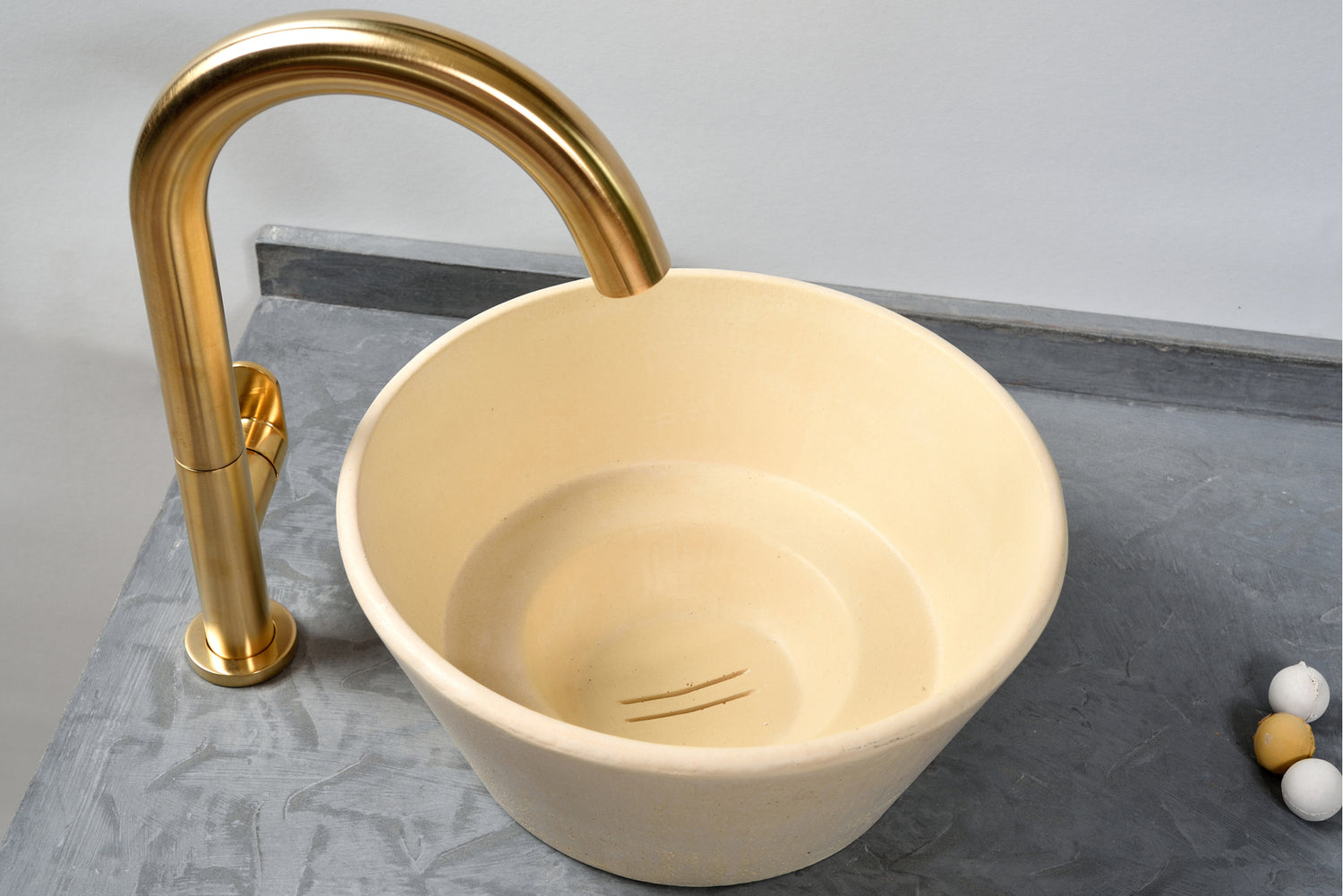 Ixipo - Small Bathroom Sink - robertotiranti.shop